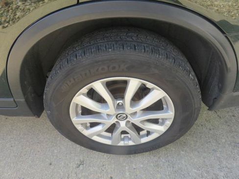 Used 2018 Nissan Rogue SV AWD/4WD image 11