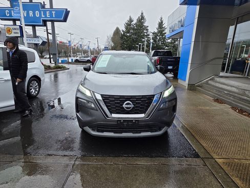 Used 2023 Nissan Rogue S image 4