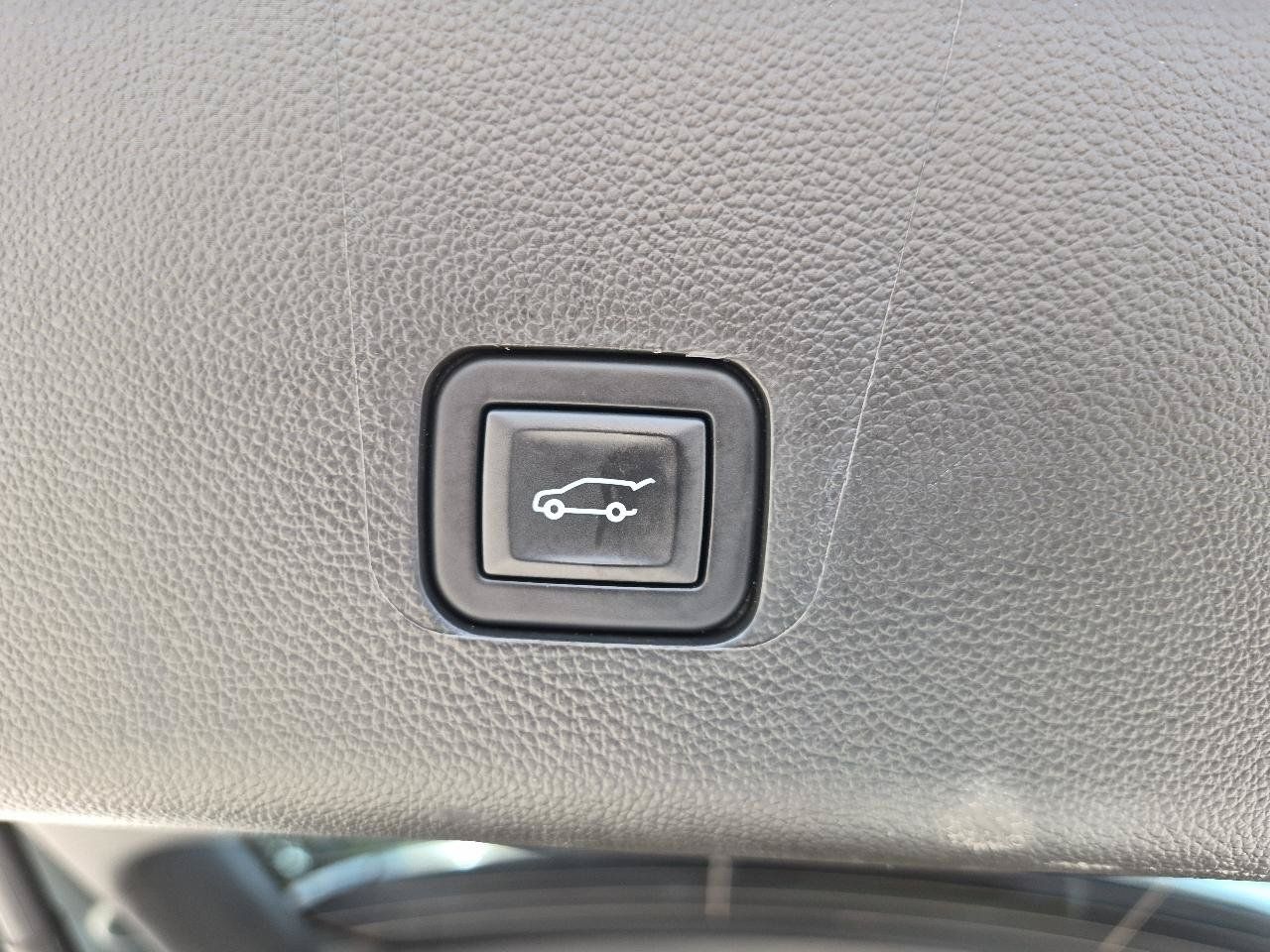 Used 2023 Chevrolet Traverse LT w/ LPO, Floor Liner Package AWD/4WD image 11