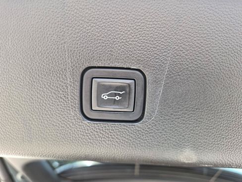 Used 2023 Chevrolet Traverse LT w/ LPO, Floor Liner Package AWD/4WD image 11