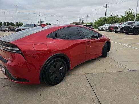 Used 2025 Toyota Prius Plug-In Hybrid image 3