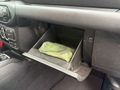 Used 2023 Jeep Wrangler Unlimited Sahara image 33