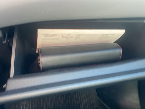 Used 2021 Toyota Highlander XLE image 19