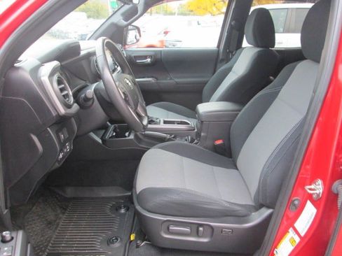 Used 2021 Toyota Tacoma 4x4 Double Cab image 10