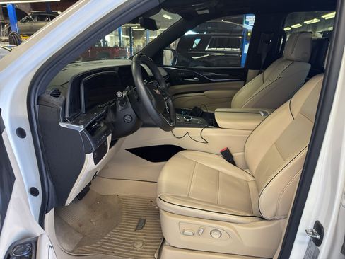 Used 2023 Cadillac Escalade ESV Premium Luxury image 5