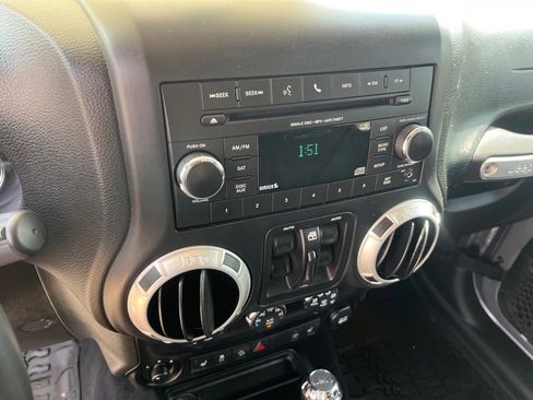 Used 2017 Jeep Wrangler Unlimited Sahara w/ Connectivity Group image 11