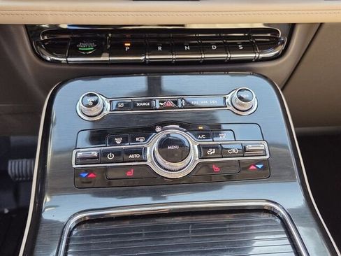 Used 2023 Lincoln Nautilus FWD w/ Premium Package image 21