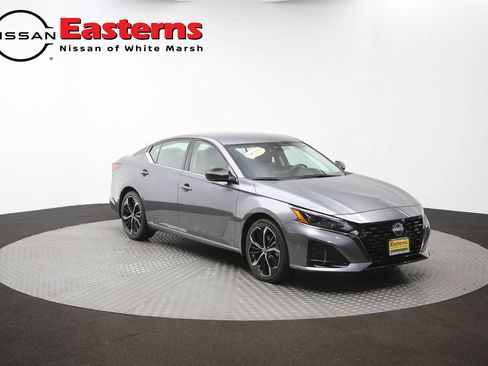 Used 2024 Nissan Altima 2.5 SR FWD image 43