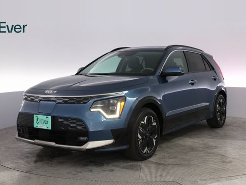 Used 2024 Kia Niro Wave w/ Wave Preserve Package image 2