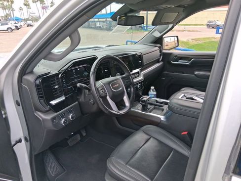 Used 2022 GMC Sierra 1500 SLT AWD/4WD image 10