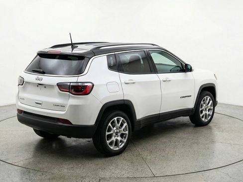 Used 2025 Jeep Compass Limited image 9