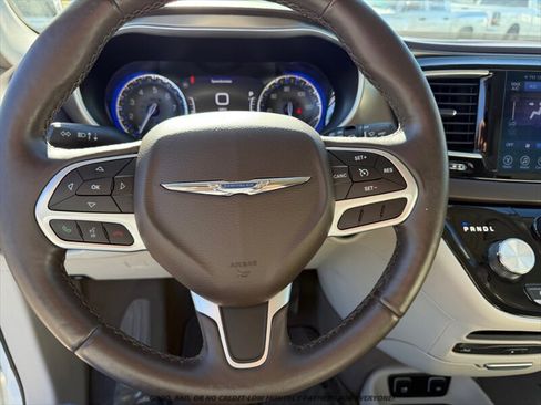 Used 2017 Chrysler Pacifica Touring-L Plus FWD image 28