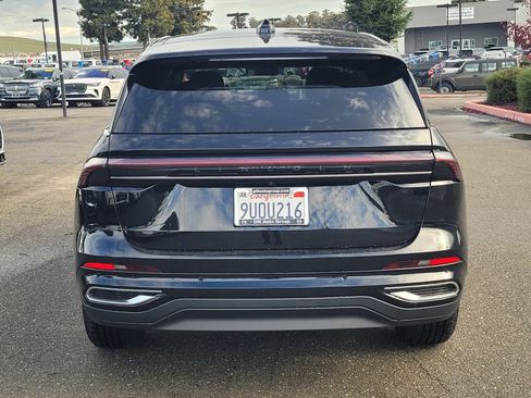 Used 2025 Lincoln Nautilus Premier image 5