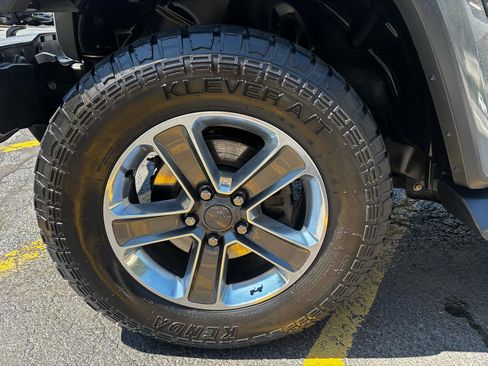 Used 2018 Jeep Wrangler Unlimited Sahara w/ Cold Weather Group AWD/4WD image 11