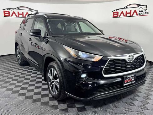 Used 2023 Toyota Highlander XLE AWD/4WD image 9