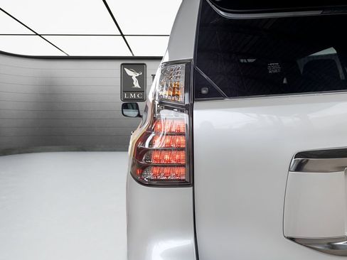 Used 2023 Lexus GX 460 Premium w/ Premium Plus Package AWD/4WD image 17