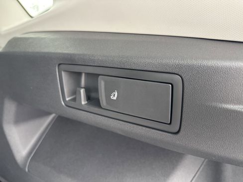 New 2026 Volkswagen Tiguan SE image 27