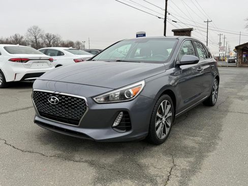 Used 2018 Hyundai Elantra GT image 3