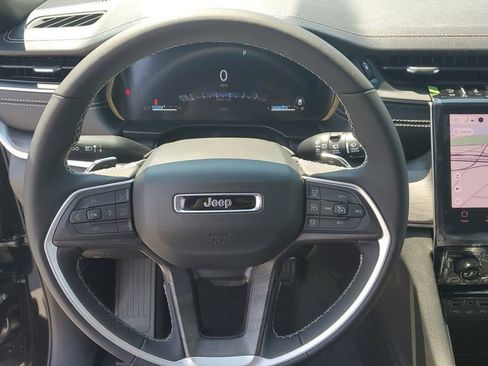 New 2025 Jeep Grand Cherokee Limited w/ Black Appearance Package image 28