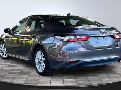 Used 2022 Toyota Camry LE FWD image 4