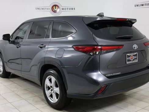 Used 2023 Toyota Highlander LE image 4