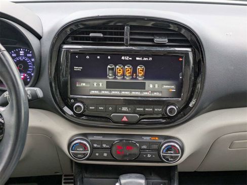 Used 2022 Kia Soul EX image 18