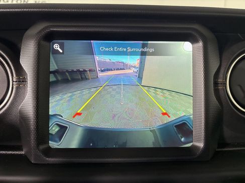 Used 2021 Jeep Gladiator Overland image 17