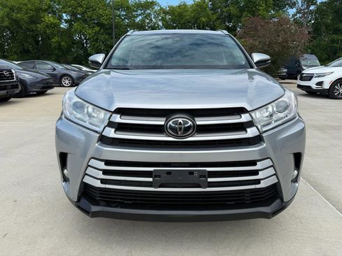 Used 2017 Toyota Highlander XLE AWD/4WD image 2