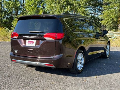 Used 2018 Chrysler Pacifica Touring Plus w/ Tire & Wheel Group image 9