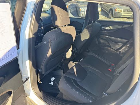 Used 2016 Jeep Cherokee Latitude w/ Comfort/Convenience Group image 8