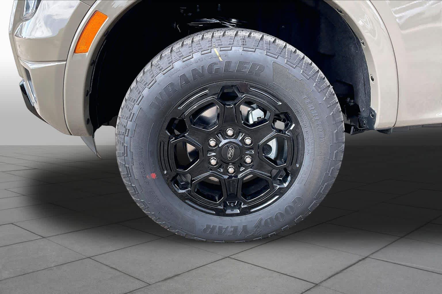 New 2026 Ford Ranger Lariat w/ Black Appearance Package AWD/4WD image 11