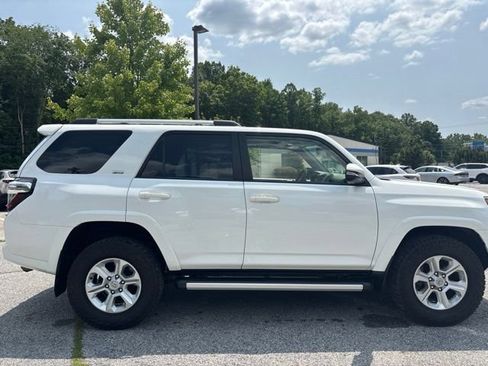 Used 2024 Toyota 4Runner SR5 Premium w/ Moonroof Package AWD/4WD image 11