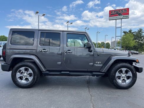 Used 2017 Jeep Wrangler Unlimited Sahara w/ Connectivity Group AWD/4WD image 61