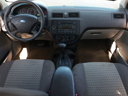 Used 2007 Ford Focus SE image 2