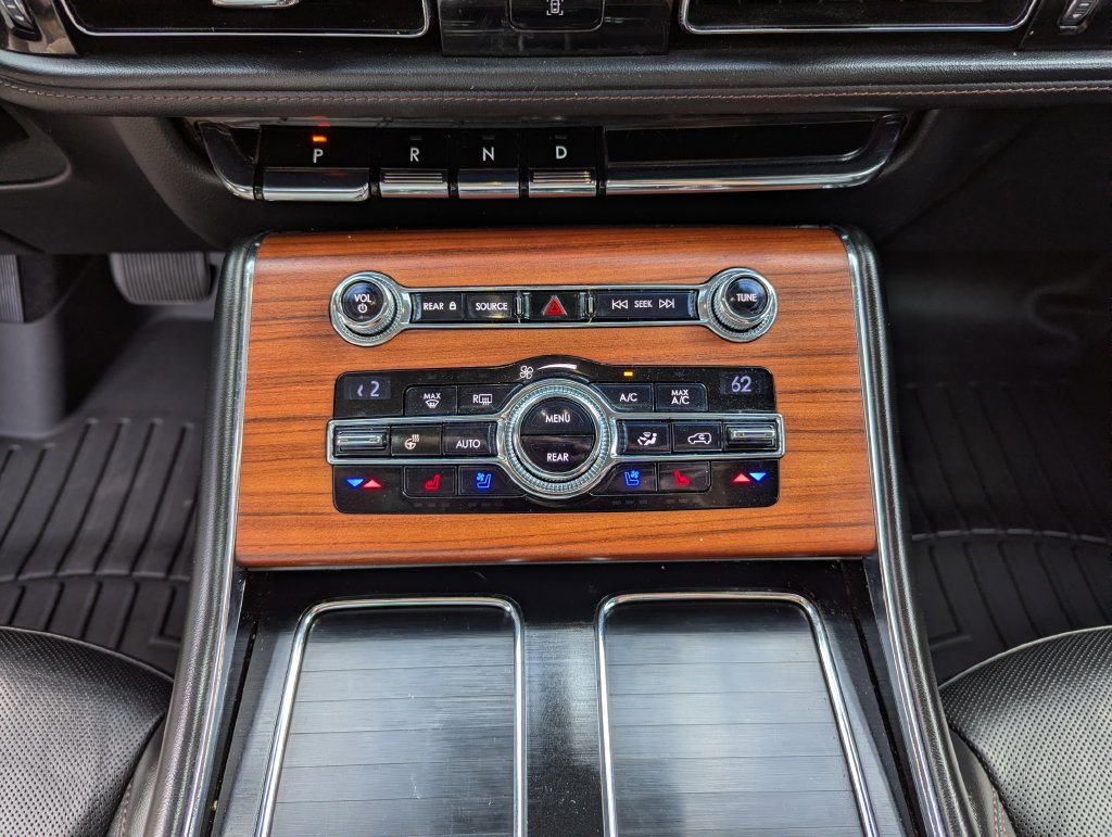 Used 2020 Lincoln Aviator Reserve w/ Equipment Group 201A AWD/4WD image 26