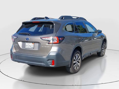 Used 2022 Subaru Outback Premium image 7