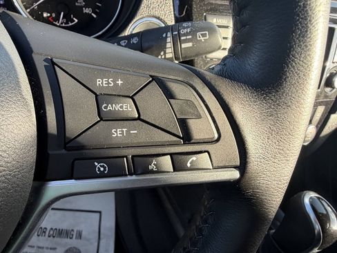 Used 2019 Nissan Rogue SV AWD/4WD image 17