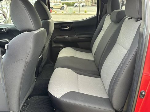 Used 2022 Toyota Tacoma TRD Off-Road w/ Technology Package AWD/4WD image 19