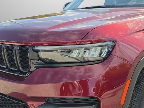 Used 2024 Jeep Grand Cherokee Altitude image 35