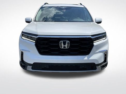 Certified 2025 Honda Pilot Touring image 9