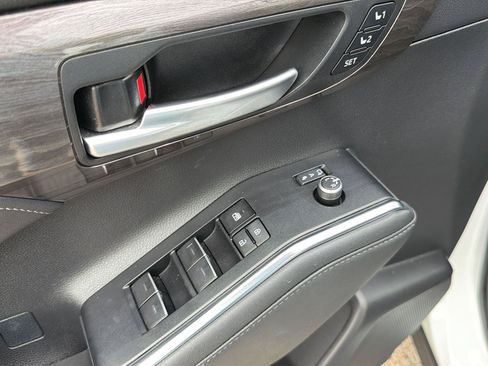 Certified 2024 Toyota Highlander Limited AWD/4WD image 22
