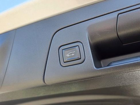 Used 2023 Buick Envision Essence image 12