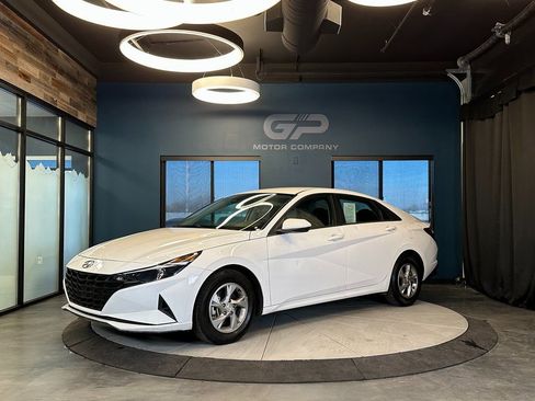 Used 2023 Hyundai Elantra SE image 7