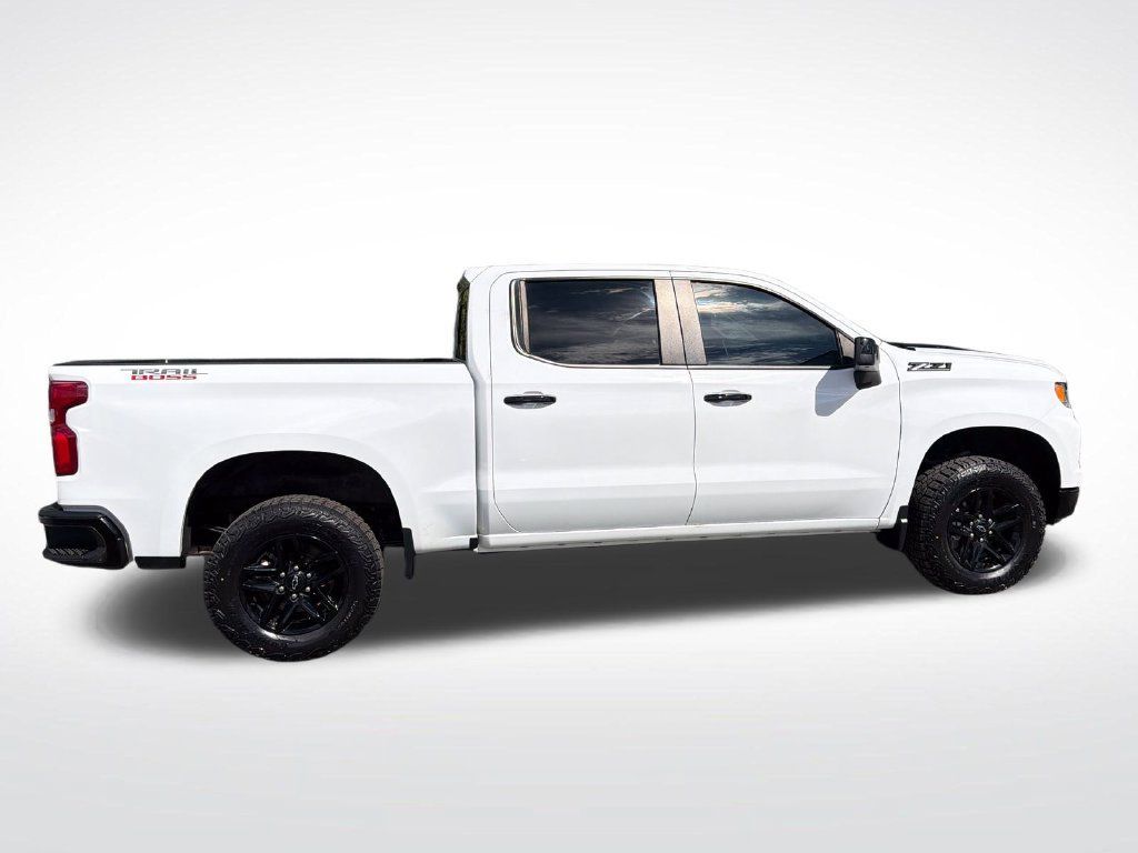 Used 2024 Chevrolet Silverado 1500 LT Trail Boss w/ Convenience Package II AWD/4WD image 7