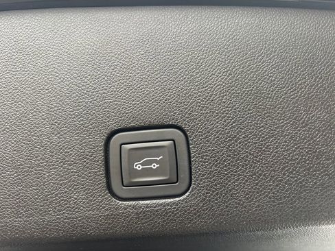 Used 2025 Cadillac XT6 Premium Luxury image 12