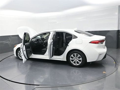 Used 2023 Toyota Corolla LE image 39