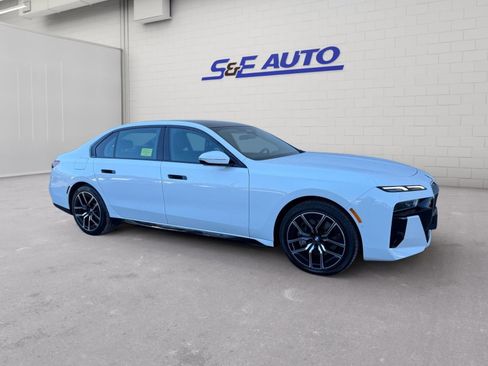 Used 2025 BMW 740i xDrive AWD/4WD image 5