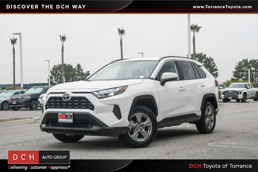 Used 2025 Toyota RAV4 XLE AWD/4WD image 1