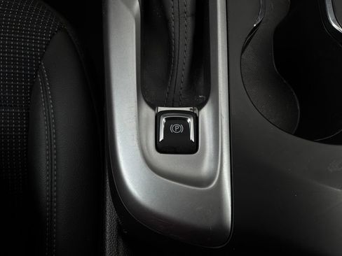 Used 2025 Buick Envista Preferred FWD image 24