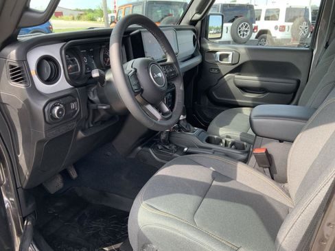 Used 2025 Jeep Wrangler Unlimited Sport AWD/4WD image 24